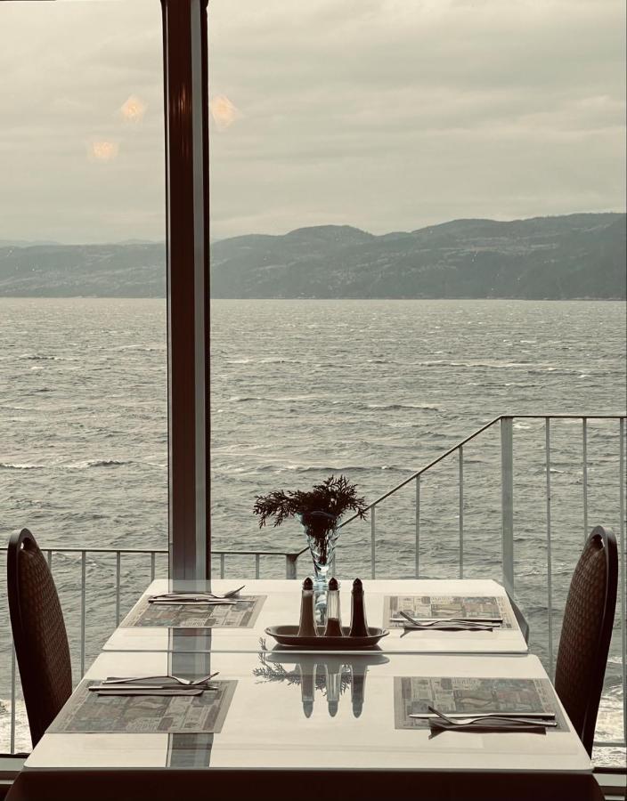 Auberge De La Riviere Saguenay Ла Байе Екстериор снимка