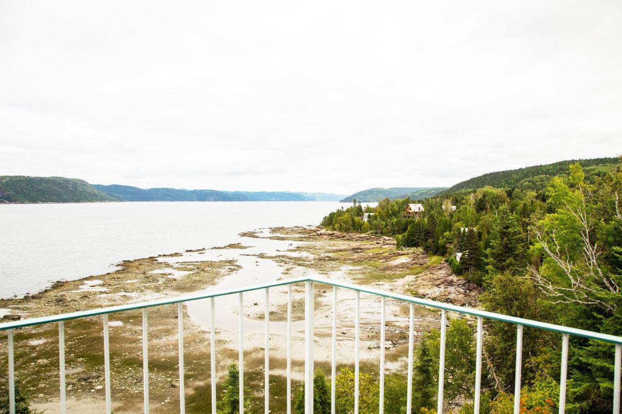 Auberge De La Riviere Saguenay Ла Байе Екстериор снимка