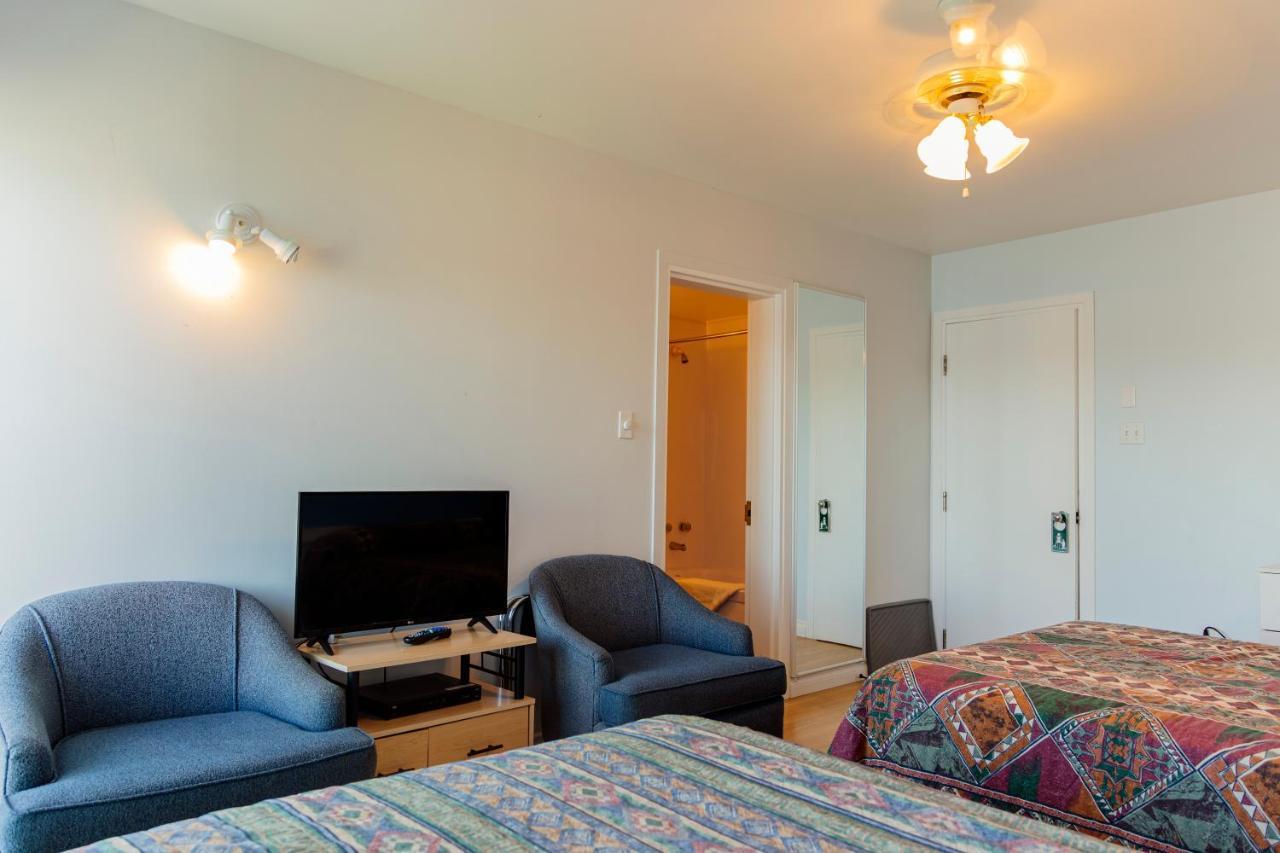 Auberge De La Riviere Saguenay Ла Байе Екстериор снимка