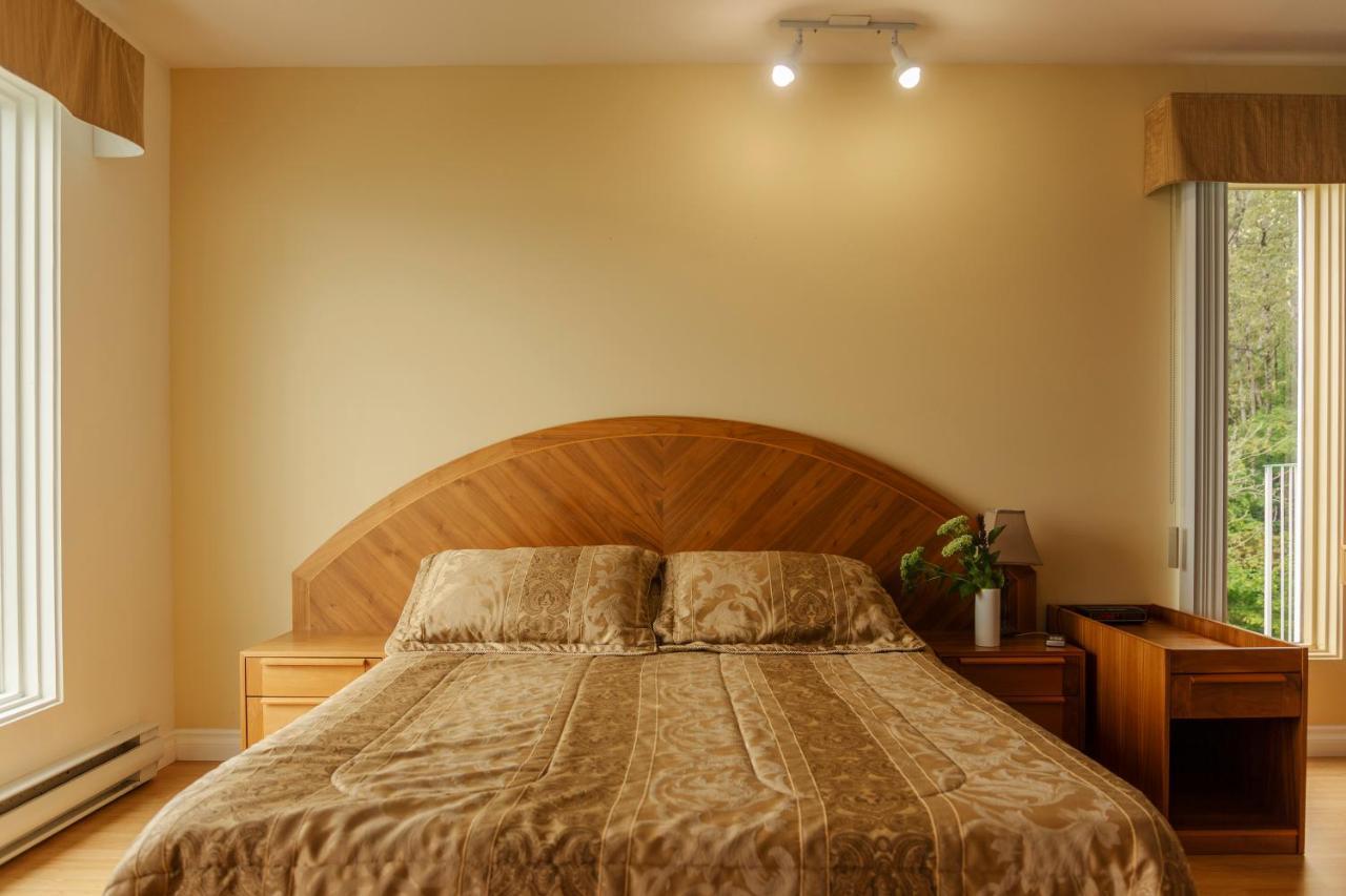 Auberge De La Riviere Saguenay Ла Байе Екстериор снимка