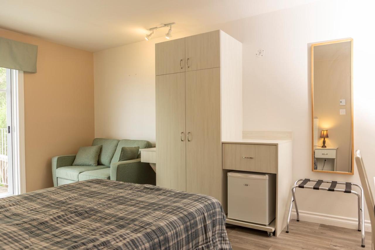 Auberge De La Riviere Saguenay Ла Байе Екстериор снимка