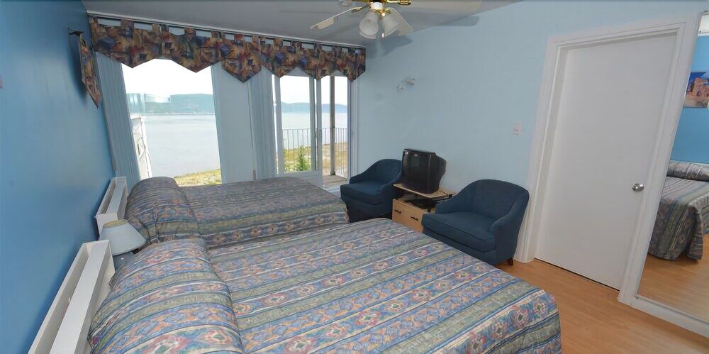 Auberge De La Riviere Saguenay Ла Байе Екстериор снимка